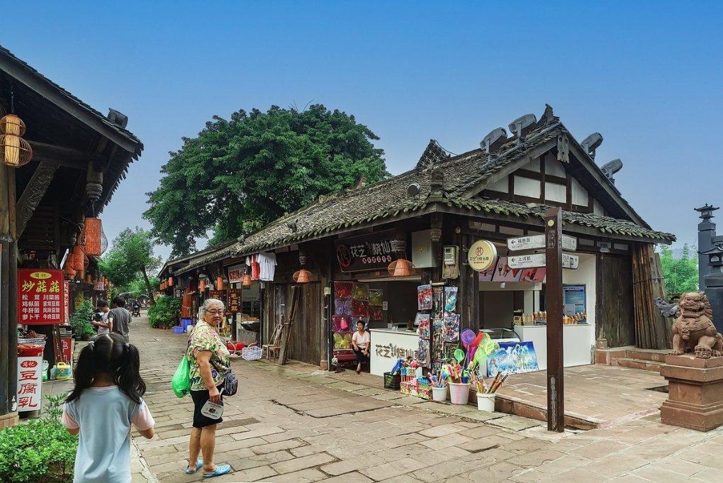 迷失在街头的男孩